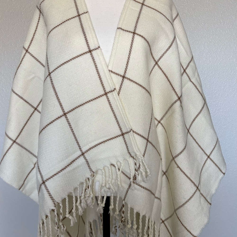 Abercrombie & Fitch White and Brown Knit Wrap